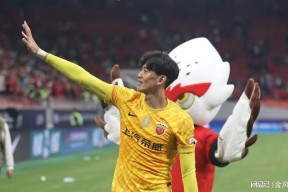 c7关于赛地聚焦——中超今晚热度飙升；山东男篮门线救险；悬念犹存；赛程密集仍需轮换的信息