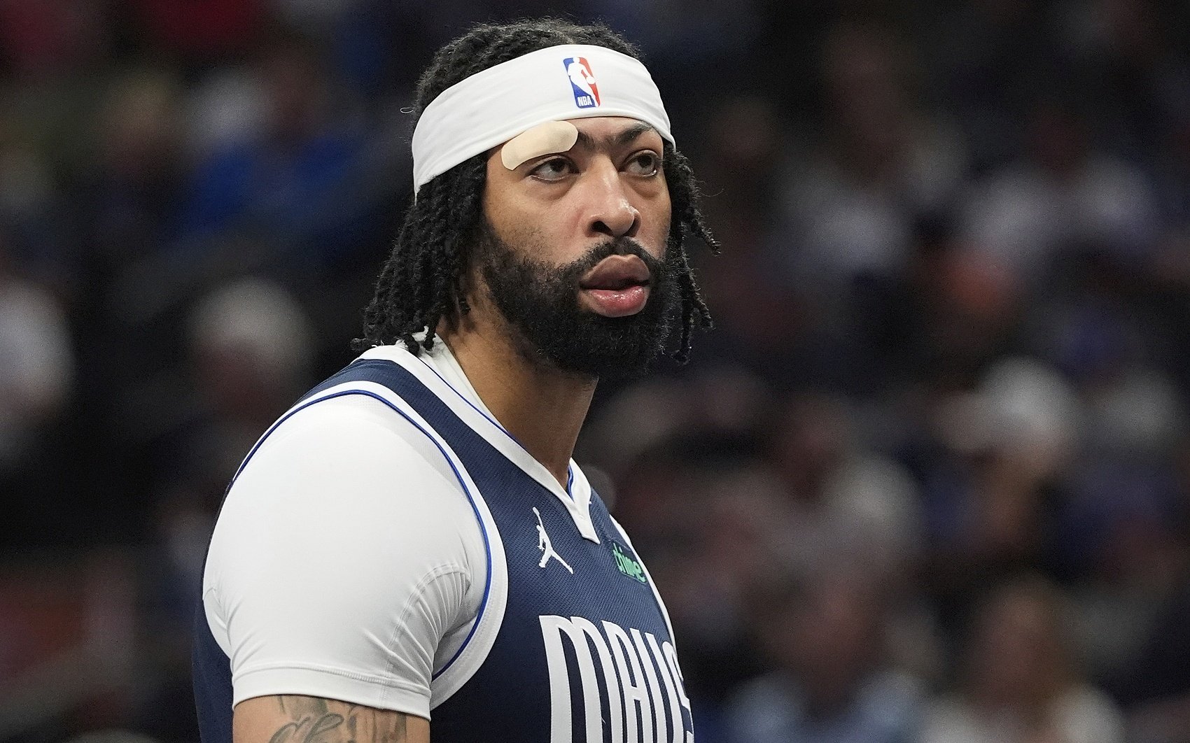  浓眉哥回归赛场，绝杀首场状态亮眼，澳大利亚队观众沸腾！