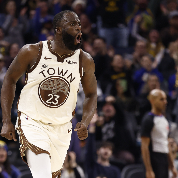 包含赛后夏洛特黄蜂备战NBA总决赛，绝杀压哨细节曝光，目标明确，更衣室氛围转暖的词条